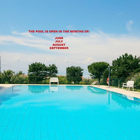 Tennis / Pool / Barbecue Bardolino Bagian luar foto